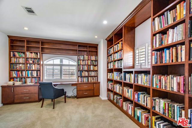 4521 Don Timoteo Drive, Los Angeles CA: https://media.crmls.org/mediaz/1831f226-1472-43bc-8f1f-0c43bbf892b9.jpg