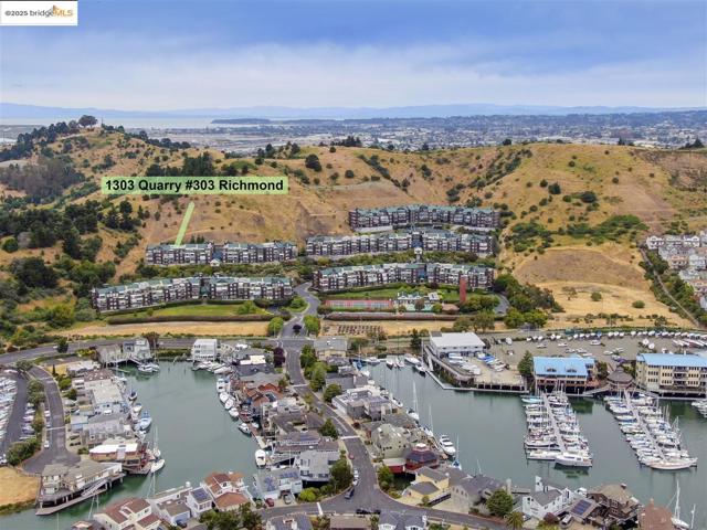 1301 Quarry Ct, Richmond CA: https://media.crmls.org/mediaz/1832b955-8f87-49ba-b024-f473f67f5e21.jpg