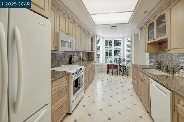5920 Horsemans Canyon Dr, Walnut Creek CA: https://media.crmls.org/mediaz/1833380d-82b7-4742-b66f-9be5c69d9855.jpg