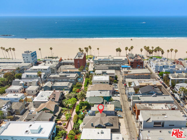 45 Breeze Avenue, Venice CA: https://media.crmls.org/mediaz/1833ec8d-a0f6-4527-b388-1aa09bf2d882.jpg