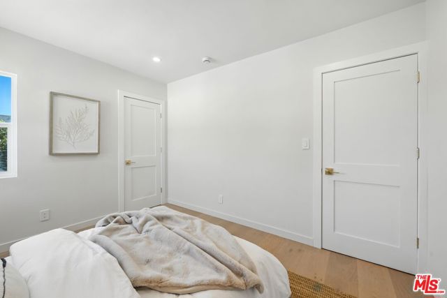 15727 Hartsook Street, Encino CA: https://media.crmls.org/mediaz/1833edb9-dfe9-4077-87e1-49e45f29ffb1.jpg