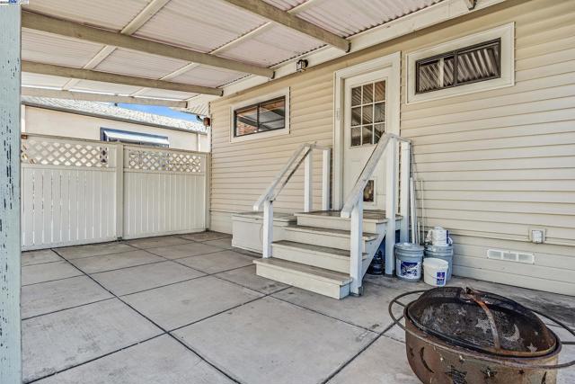1137 Post St, Alameda CA: https://media.crmls.org/mediaz/1834265e-0852-4ac3-8804-3e78340b64e4.jpg