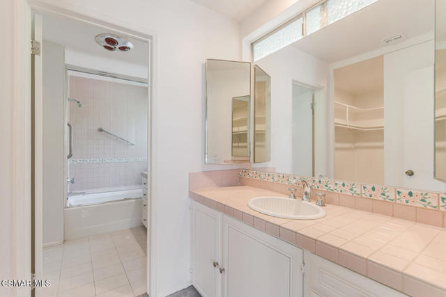 18854 Edleen Drive, Tarzana CA: https://media.crmls.org/mediaz/18345f1a-7669-40e8-b64e-258cad0fc344.jpg