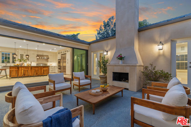 632 S Arden Boulevard, Los Angeles CA: https://media.crmls.org/mediaz/18346081-683f-420e-86b2-ef3207e3e0f7.jpg