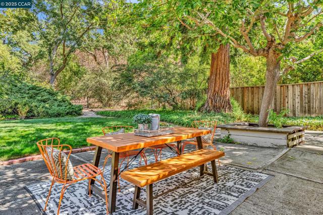 240 CASTLE GLEN ROAD, Walnut Creek CA: https://media.crmls.org/mediaz/183533d7-e779-44f7-b0b1-05db6c1a6f44.jpg