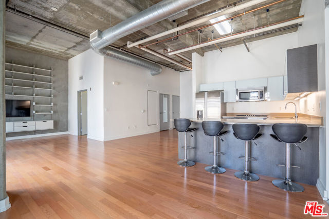 645 W 9th Street, Los Angeles CA: https://media.crmls.org/mediaz/18355ed1-e5b4-471a-a333-39e69753419b.jpg
