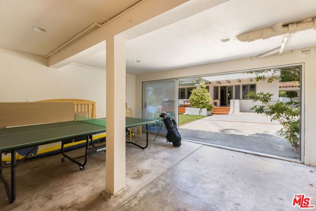 306 AMALFI Drive, Santa Monica CA: https://media.crmls.org/mediaz/1835ab2b-e8c3-4c3b-bf50-e2e4ce6e418f.jpg