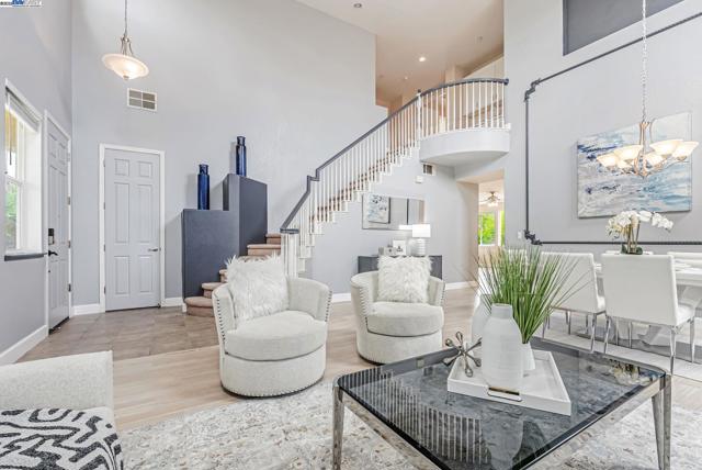 141 Pescara Blvd, Brentwood CA: https://media.crmls.org/mediaz/1835b431-e548-4633-bd18-b961a4c1df74.jpg