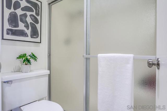 5450 Kiowa Dr, La Mesa CA: https://media.crmls.org/mediaz/1835bbe0-5fd0-4a22-a975-2c1634453e36.jpg