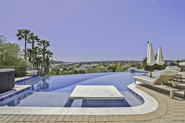 7335 El Fuerte St, Carlsbad CA: https://media.crmls.org/mediaz/1835d0bd-08b2-41a0-a2f7-8a26e1ea5f5a.jpg