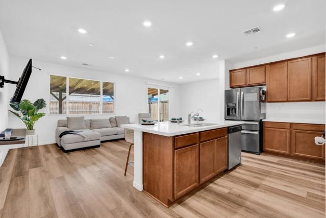 673 Dorset Drive, Patterson CA: https://media.crmls.org/mediaz/1835e79d-ad29-45c6-b70f-04998e06610a.jpg