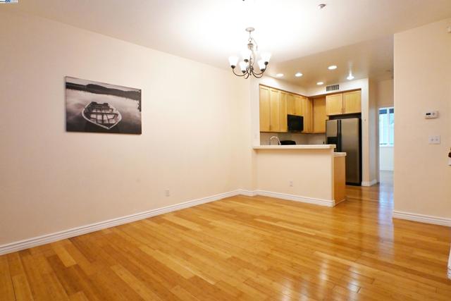 22894 Kingsford Way, Hayward CA: https://media.crmls.org/mediaz/1836036a-9f57-4446-ab2e-b8034836661a.jpg