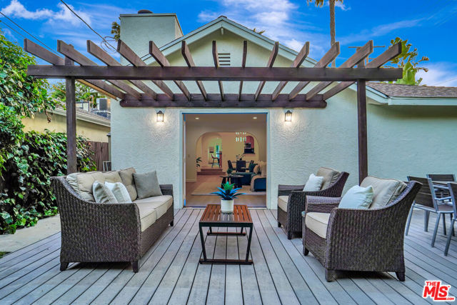 4476 Calhoun Avenue, Sherman Oaks CA: https://media.crmls.org/mediaz/1836055d-240e-4267-8fd3-eb47737100df.jpg