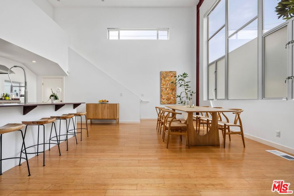1/2 Vernon Avenue