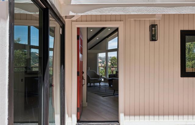 723 Redwood Rd, San Anselmo CA: https://media.crmls.org/mediaz/18382a61-31e1-4f7a-af07-1b28e8cddad8.jpg