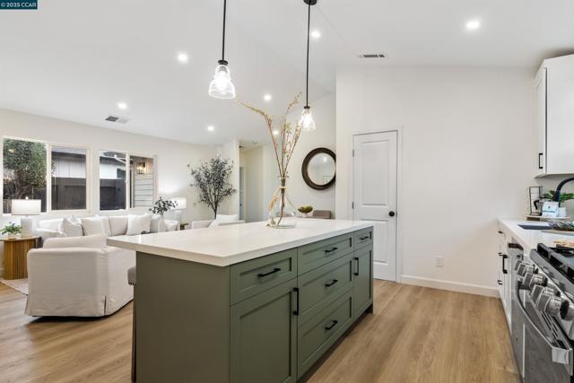 330 Warren Way, Pittsburg CA: https://media.crmls.org/mediaz/18383c00-c1b0-4c1a-858d-842f2095d842.jpg