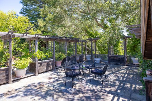 994 Laurel Grove Drive, Soquel CA: https://media.crmls.org/mediaz/18384def-37b3-40ea-91b6-c60488e89fc3.jpg