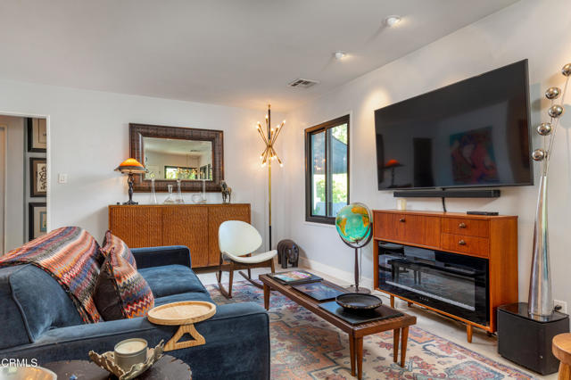354 Glenullen Drive, Pasadena CA: https://media.crmls.org/mediaz/1839f319-12a9-4918-9935-744210fbe92b.jpg