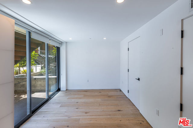 610 S Van Ness Avenue, Los Angeles CA: https://media.crmls.org/mediaz/183a726e-329a-4075-af88-ae3a96d8a68c.jpg