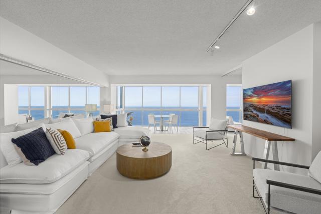 939 Coast Blvd, La Jolla CA: https://media.crmls.org/mediaz/183a9e1c-45e2-4072-9c54-1136d7cd80e7.jpg