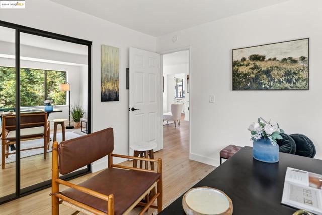 221 Village Pl, Martinez CA: https://media.crmls.org/mediaz/183aa4d8-38b3-4dc9-8180-8b4be58e1c35.jpg