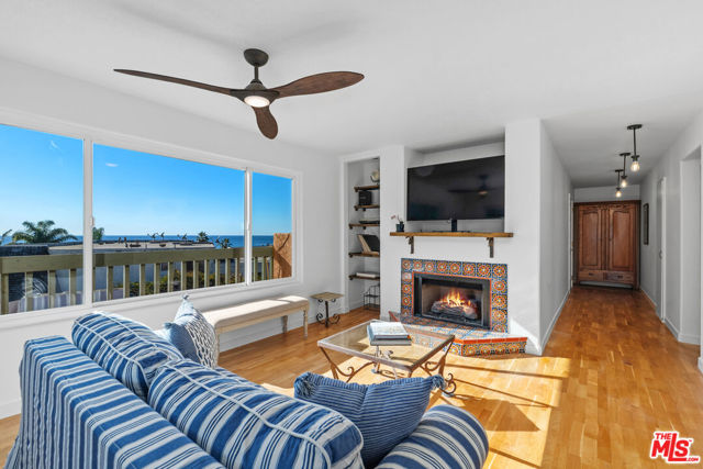 409 Arenoso Lane, San Clemente CA: https://media.crmls.org/mediaz/183ada97-2f38-432f-ae4b-4576feea215e.jpg