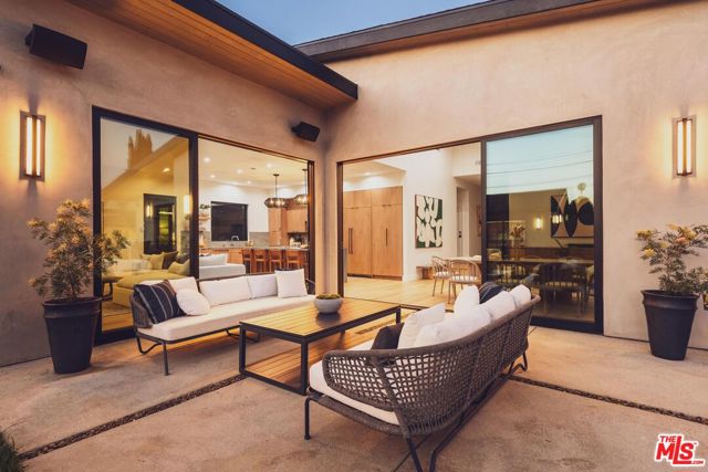 5725 Katherine Avenue, Sherman Oaks CA: https://media.crmls.org/mediaz/183b6a9f-cbde-4ca8-8d3a-1c5941d9eb05.jpg
