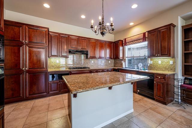 387 MELBOURNE GLN, Escondido CA: https://media.crmls.org/mediaz/183b7b53-0c7b-45f8-b4d7-a09bd58abc24.jpg