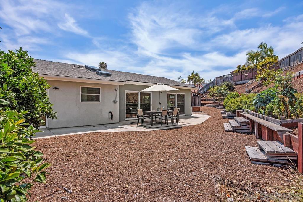 1570 Avenida De Los Lirios - photo 16