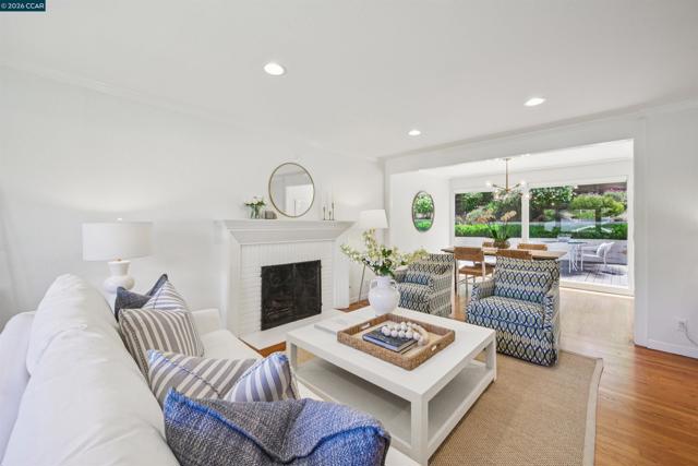 3231 Camino Colorados, Lafayette CA: https://media.crmls.org/mediaz/183bcfcd-21e9-4d3c-bc1c-3cfb372dfe8f.jpg