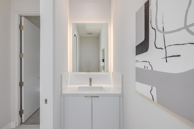 151 Holliday Way, Palm Springs CA: https://media.crmls.org/mediaz/183db751-bb81-4c44-aed4-fc1966efedeb.jpg