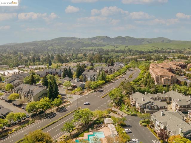 1105 Radiant Lane, San Ramon CA: https://media.crmls.org/mediaz/183e657b-0005-4bfa-a9c9-e2738d7bec77.jpg