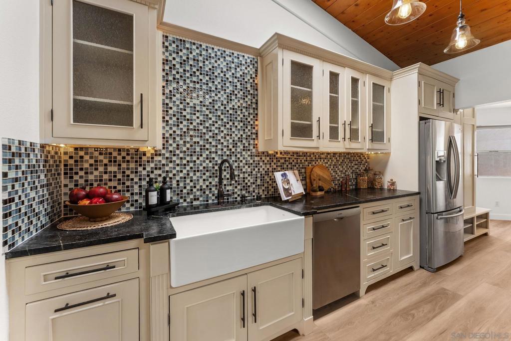 12832 Stone Canyon Rd - photo 9
