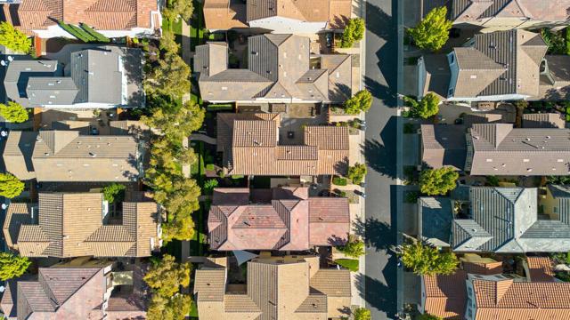 215 W Santa Cruz Way, Mountain House CA: https://media.crmls.org/mediaz/183efaff-c549-4625-b938-c91fc61f868e.jpg