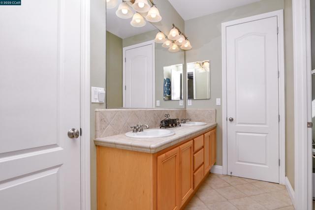 2593 Camel Back Rd, Brentwood CA: https://media.crmls.org/mediaz/183f0354-097d-4eae-b89a-988f75d12d23.jpg