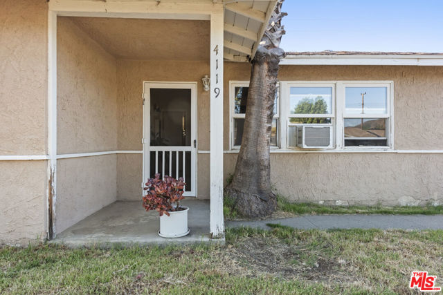 4119 Florence Street, Simi Valley CA: https://media.crmls.org/mediaz/183f0beb-27c6-44ef-884c-818782e760d2.jpg