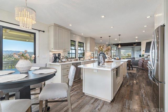 Detail Gallery Image 12 of 49 For 2187 Mil Sorpresas Dr, Fallbrook,  CA 92028 - 4 Beds | 4 Baths