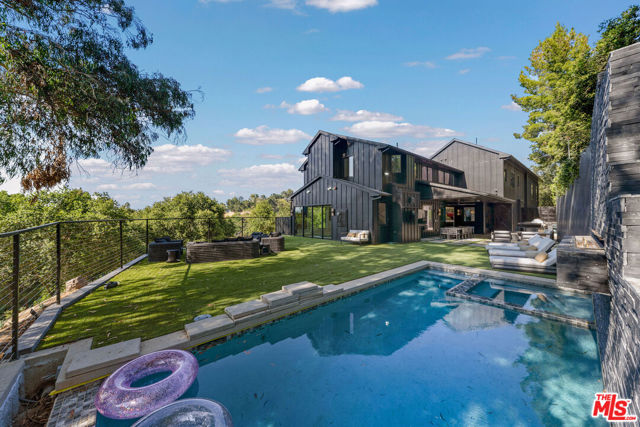 3140 Coldwater Canyon, Studio City CA: https://media.crmls.org/mediaz/183fdb9a-648a-4da2-87e6-d80966c60f5b.jpg