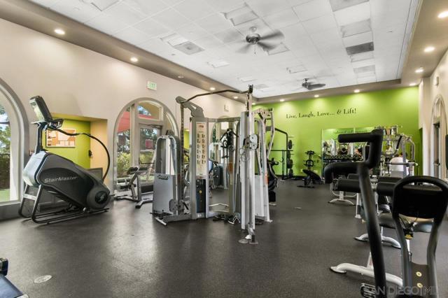 2423 Wishing Star Way, Chula Vista CA: https://media.crmls.org/mediaz/18405d2c-7e2a-49ec-946e-0da2a36083fd.jpg