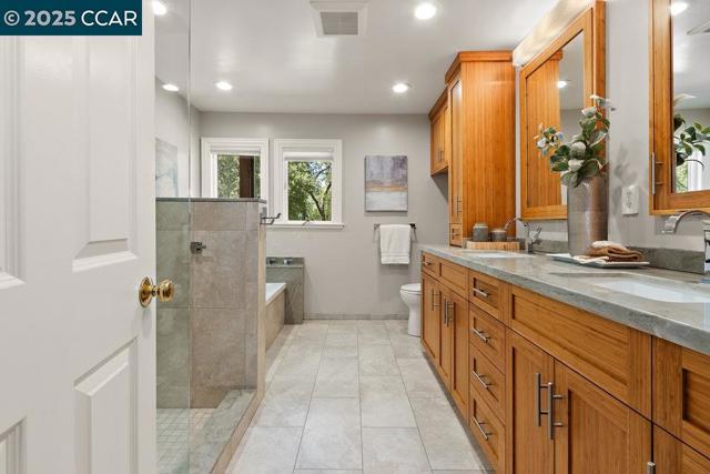 3949 Canyon Rd, Lafayette CA: https://media.crmls.org/mediaz/18410740-4dc0-4f72-ba3f-2489e1ec2d31.jpg