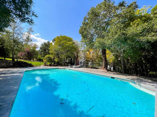 85 Fagan Drive, Hillsborough CA: https://media.crmls.org/mediaz/18419c08-76d8-4016-b6f2-c8483fd6a784.jpg