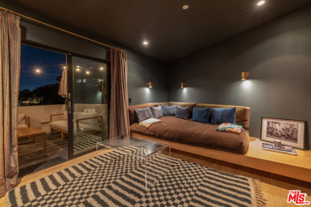 8465 Franklin Avenue, West Hollywood CA: https://media.crmls.org/mediaz/18420cc3-be96-42da-bef2-9bd51c386262.jpg