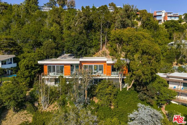 933 Bluegrass Lane, Los Angeles CA: https://media.crmls.org/mediaz/1842cdf2-5869-4d7c-8991-aa0fdf7e8bb9.jpg