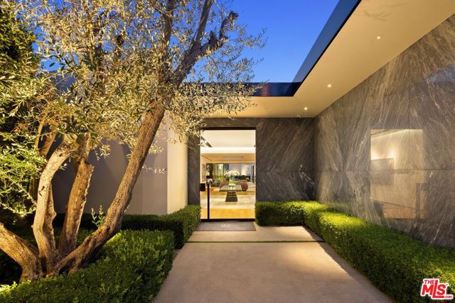 4 Bed Home for Sale in Los Angeles, California