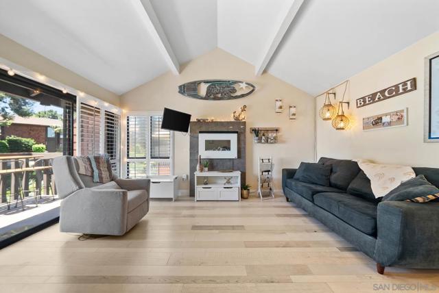 2459 Caminito Ocean Cv, Cardiff by the Sea CA: https://media.crmls.org/mediaz/18442eb8-11aa-4270-a6f6-0a8c54fc9bf9.jpg