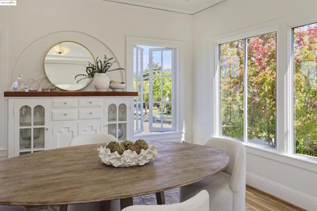 3945 Randolph Ave, Oakland CA: https://media.crmls.org/mediaz/1844382c-4cdf-4872-ae3e-668cb7cde7c5.jpg