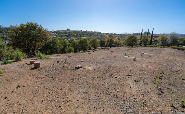 6241 Strada Fragante, Rancho Santa Fe CA: https://media.crmls.org/mediaz/184439ad-9a98-41b5-bea9-afc40fb6c7ce.jpg