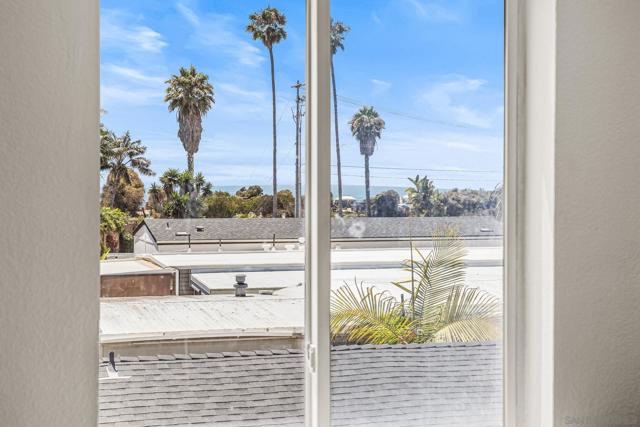 6550 Ponto Dr, Carlsbad CA: https://media.crmls.org/mediaz/18448e1d-ea6f-4e0e-9003-eb2fa40fa376.jpg