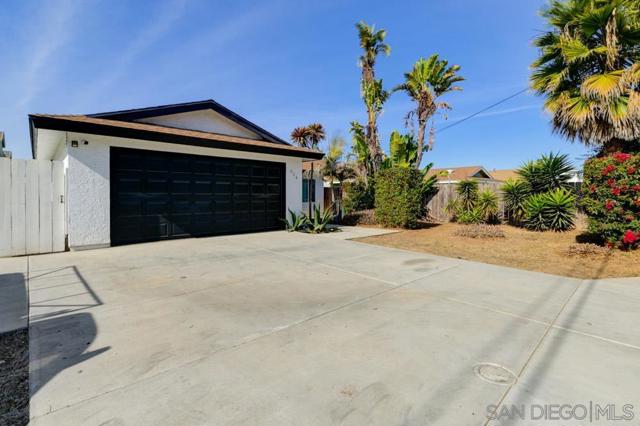 554 7Th St, Imperial Beach CA: https://media.crmls.org/mediaz/1845ea5b-d079-4f69-80e3-6615996875af.jpg
