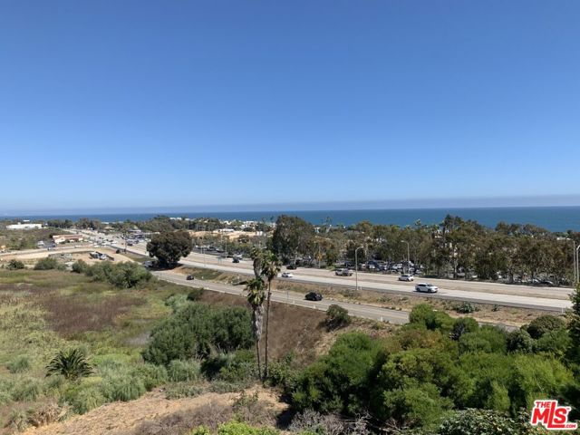 23901 Civic Center Way, Malibu CA: https://media.crmls.org/mediaz/1845f0f8-0ad7-4087-afd6-ae00bb537210.jpg